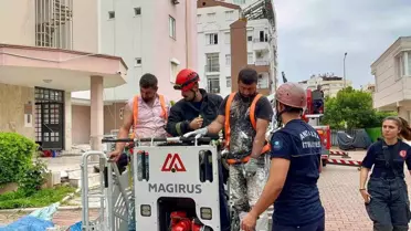 Antalya'da 12. Katta Yıkılan Duvar, İşçilerin Mahsur Kalmasına Neden Oldu