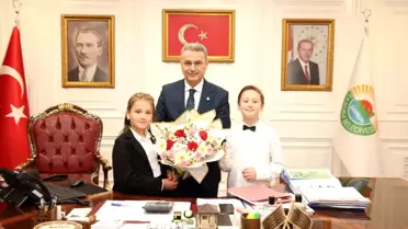 İlkadım Belediye Başkanı, 23 Nisan Kutlaması Kapsamında Başkanlık Koltuğunu Öğrenciye Devretti