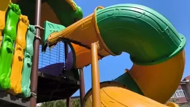 Bandırma'daki Çocuk Parkı Tarih Oldu: Kaydırak Ateşe Verildi