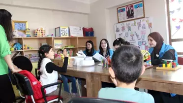 Gönüllülerden 23 Nisan Ziyareti
