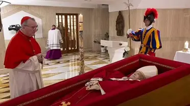 Vatikan, Papa Francis'in tabuttaki fotoğraflarını yayınladı