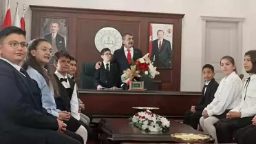 Bakan Tekin, Koltuğunu Öğrenciye Devretti