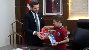 Tavas Belediye Başkanı, 23 Nisan Bayramı'nda Makamını Öğrencilere Devretti