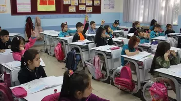 İstanbul'daki depremlerin ardından okullar tatil edilecek mi? Bakan Tekin açıkladı