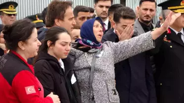 Şehit Uzman Onbaşı Berat Mecit Day'ın cenazesi askeri uçakla memleketi Trabzon'a getirildi