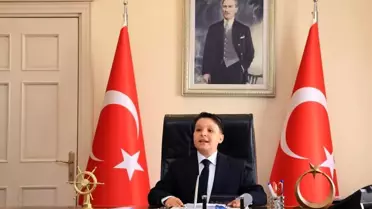 Vali Akbıyık, 23 Nisan'da koltuğunu minik öğrencilere devretti