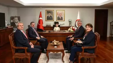 Vali, Makamını Öğrenciye Devretti