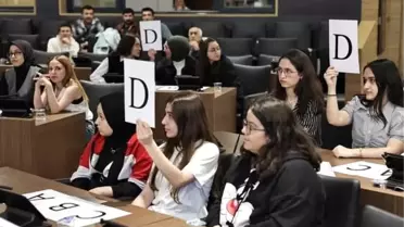 Kütahya'da Gençler Arası Tarihi Bilgi Yarışması'nda Yarı Final Tamamlandı