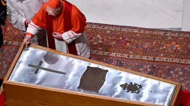 Papa'ya son veda! Türkiye'den bir isim de törende
