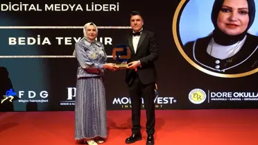Haberler.com Genel Yayın Yönetmeni Bedia Teymur'a ''Yılın En İyi Dijital Medya Lideri'' ödülü