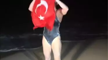 Aysu Türkoğlu, Ka'iwi Kanalı'nı Geçen En Genç Türk Yüzücü