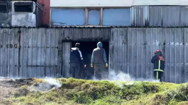 Arnavutköy'de Fabrika Deposunda Yangın