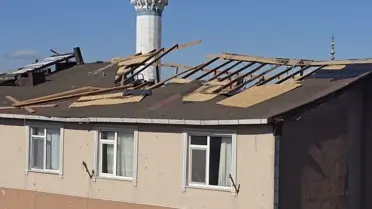 Üsküdar'da Çatı Uçtu, Yaralı Yok