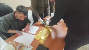 Van Havalimanı'nda Kaçak Altın ve Para Ele Geçirildi