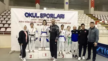 Yunusemre Belediyespor'un Sporcularından Madalya Yağmuru