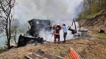Akkuş'ta Ahşap Ev Yangında Yandı