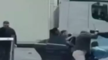 İzmir'de Trafik Kavgasında Satır Saldırısı