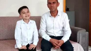 Adana'da Viral Olan Çocuk Şarkı Söyledi