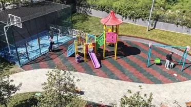 Gaziosmanpaşa'da 5 Park Yenilendi, 3 Yeni Spor Sahası Açıldı