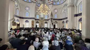 Tokyo Camii'ne Öğrenci Ziyareti