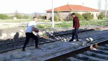 Çankırı'da Müteahhit Paraları Ödemedi, İşçiler Taşları Sökerek Tepki Gösterdi