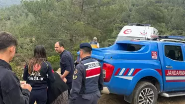 Ambulans Çamura Saplandı, Jandarma Kurtardı