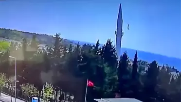 İstanbul'da Deprem Anı: Minare Alem Düştü