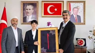 Ezan okuma yarışmasında dereceye girdi, ödülünü Filistin'e bağışladı