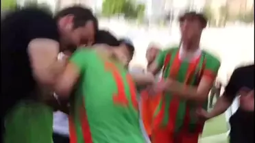 Cizre'deki futbol maçında polis darp etti