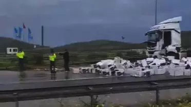 Çikolata Yüklü TIR Devrildi