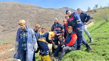 Sivas'ta İneğiyle Saplandığı Çamurdan Kurtarıldı