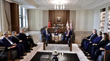 Bakan Kacır, KKTC Cumhurbaşkanı Tatar ile Görüştü