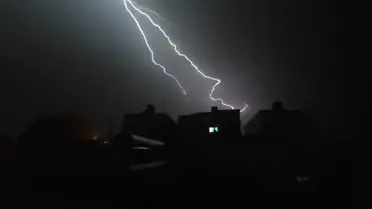 Nusaybin'de Fırtına ve Şimşekler Geceyi Aydınlattı