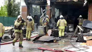 Pendik'te Spotçu Mağazasında Yangın