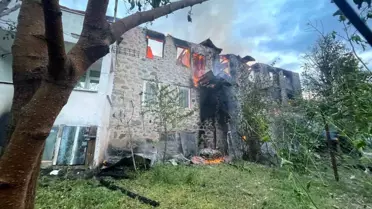 Yusufeli'nde Yangın: İki Katlı Ahşap Ev Kullanılamaz Hale Geldi