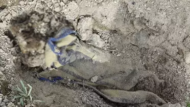 Çoban, boş arazide battaniyeye sarılarak gömülmüş ceset buldu