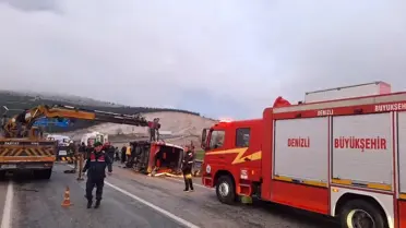 Denizli'de Tekstil İşçilerini Taşıyan Minibüs Kaza Yaptı