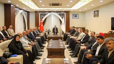 Hakkari Valisi Ali Çelik, Şemdinli Muhtarlarıyla Toplantı Düzenledi