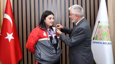 Fatma Gül Çevik, Gençler Dünya Halter Şampiyonası'nda Altın Madalya Kazandı