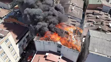 Küçükçekmece'de Çatı Yangını