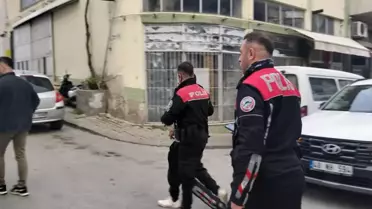 Çaldığı araç ile kaza yapan şahıs kaçmaya çalışırken vatandaşlara yakalandı