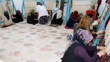 Van'da Kadınlar Kilim Dokuyarak Kültürü Yaşatıyor
