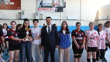 Ahlat'ta 19 Mayıs Coşkuyla Kutlandı