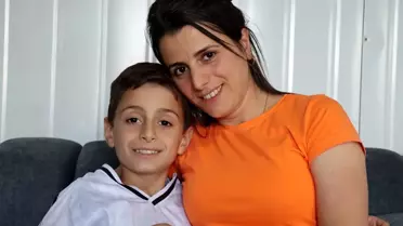Depremde Ailesini Kaybeden Anne, Oğluna Babalık Yapıyor