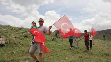 Iğdır'da Gençlerle Doğa Yürüyüşü