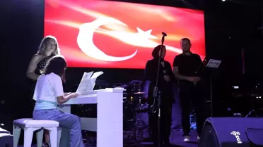 Iğdır'da Gençlik Yürüyüşü Düzenlendi
