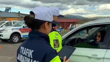 Ardahan'da Trafik Denetimi Hediyeli