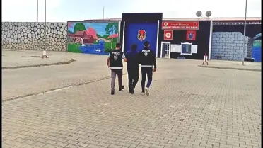 Dolandırıcı Perukla 6 Ay Kaçtı, Yakalandı