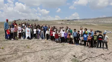 Kayseri'de Öğrenciler Gilaburu Dikti