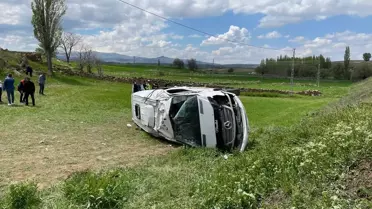 Kayseri'de Lise Öğrencilerini Taşıyan Minibüs Devrildi